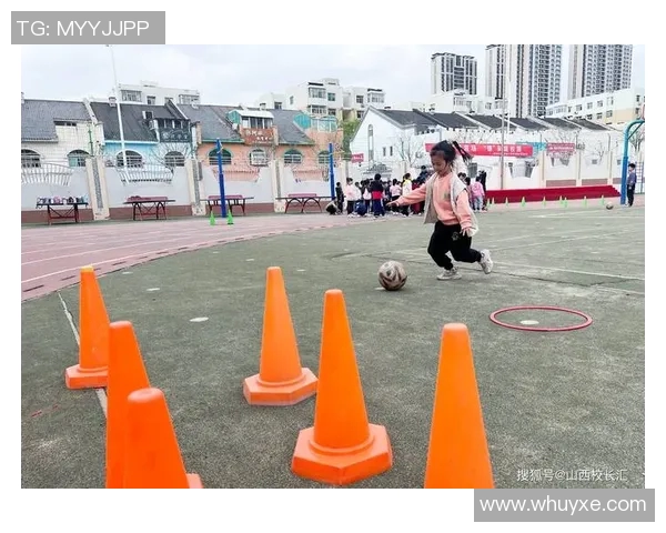 以锋为中心打破传统框架探寻未来足球战术革新的新视角 以锋为中心打破传统框架探寻未来足球战术革新的新视角